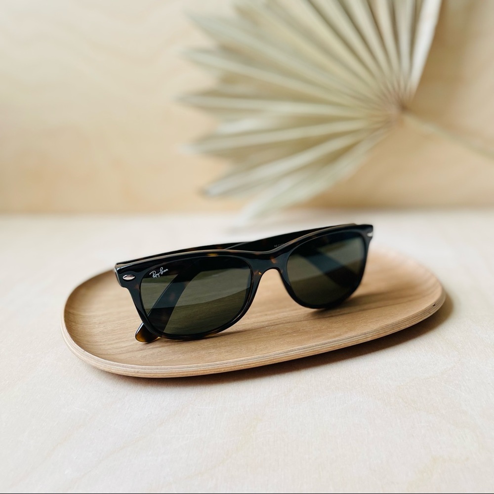 Ray Ban New Wayfarer sunglasses in Tortoise (AUTHENTIC)